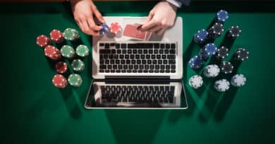 Who Usually Performs in Free Gambling Contests?